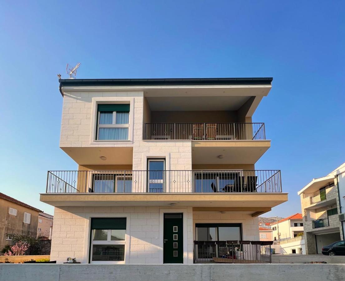 Vila Zrina - Apartmani Trogir Exterior photo