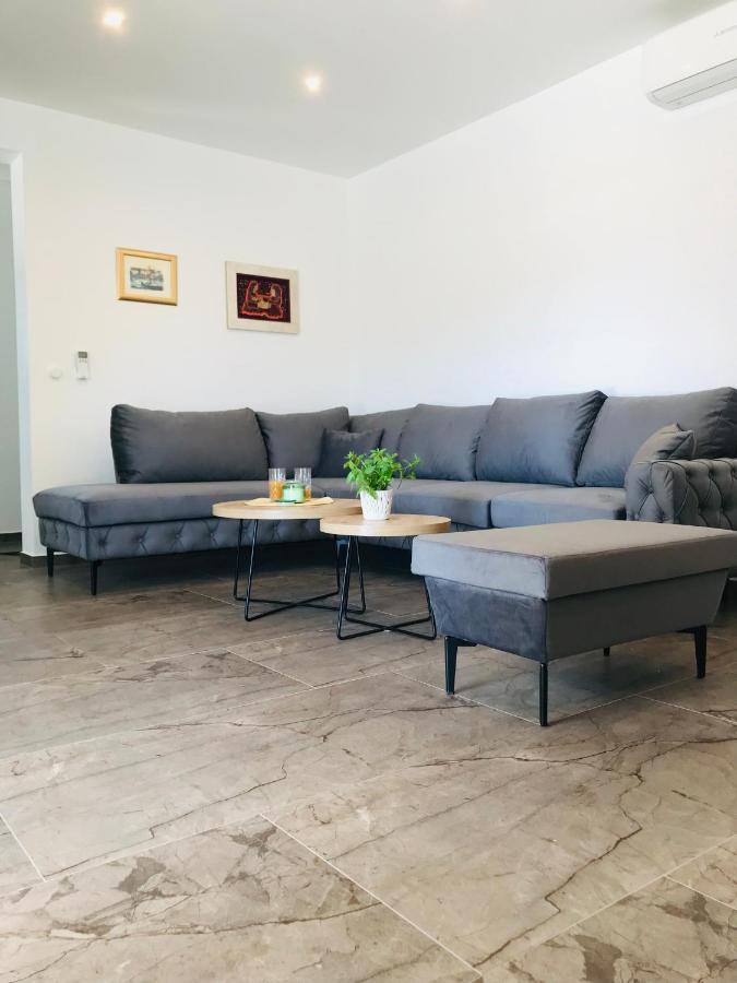 Vila Zrina - Apartmani Trogir Exterior photo