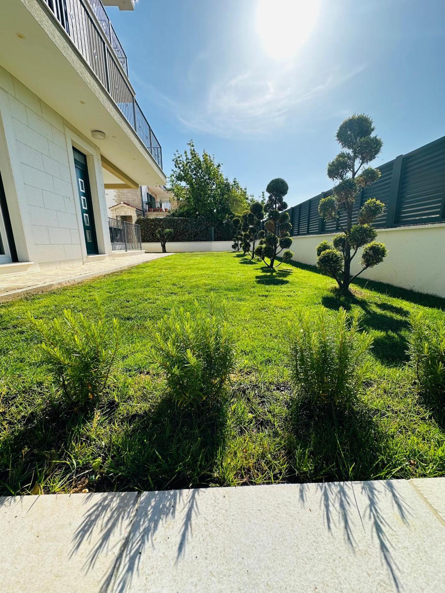 Vila Zrina - Apartmani Trogir Exterior photo