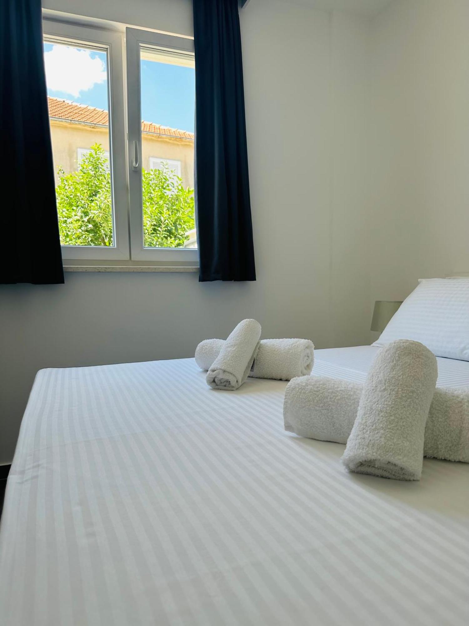 Vila Zrina - Apartmani Trogir Exterior photo
