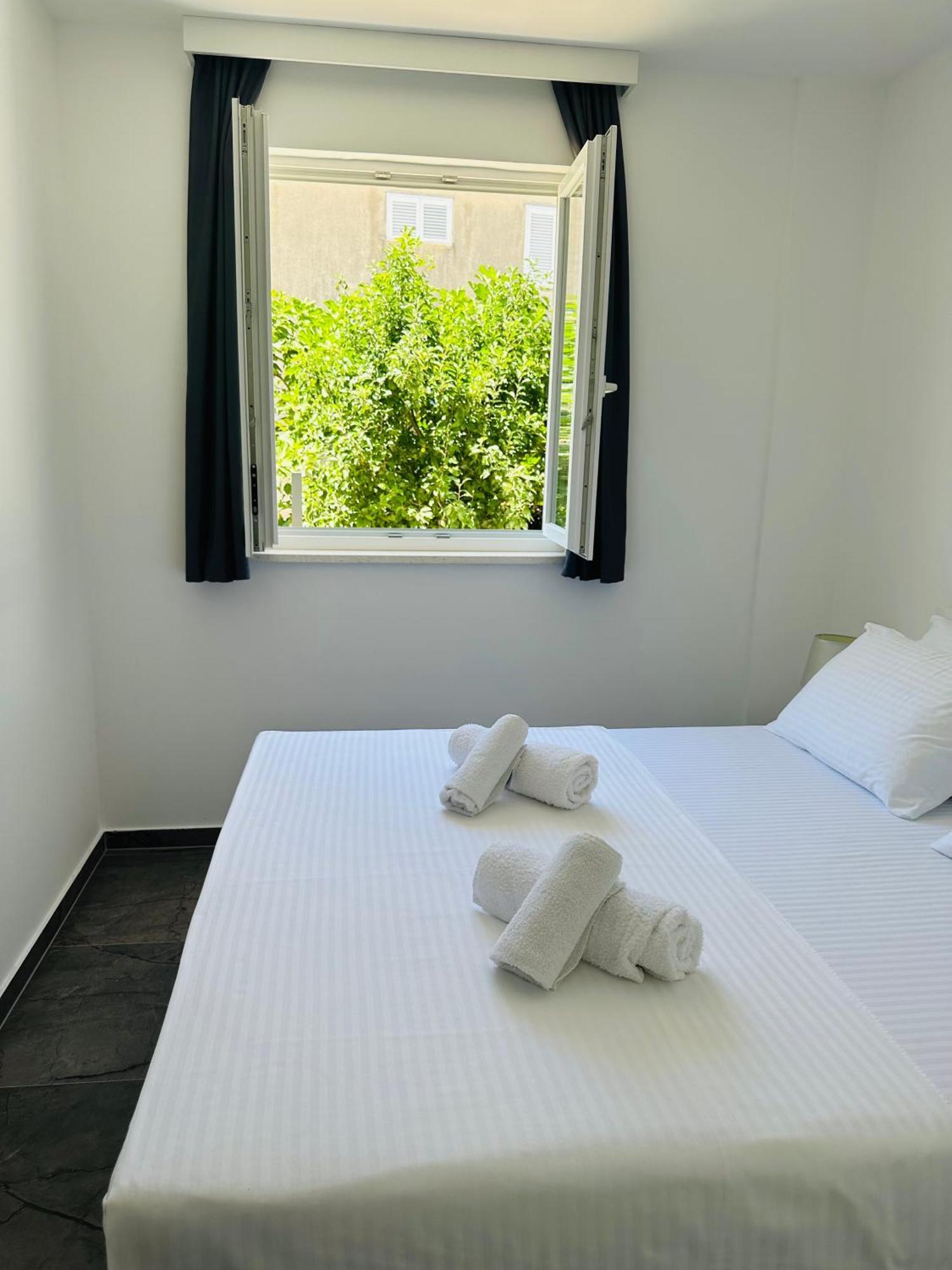 Vila Zrina - Apartmani Trogir Exterior photo